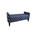 Banc de rangement en bois foncé à motif de quatrefeuilles bleu et blanc
